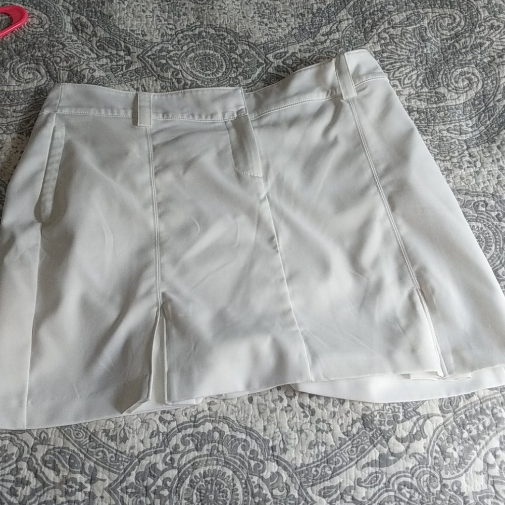 SOLD White Izod golf skort